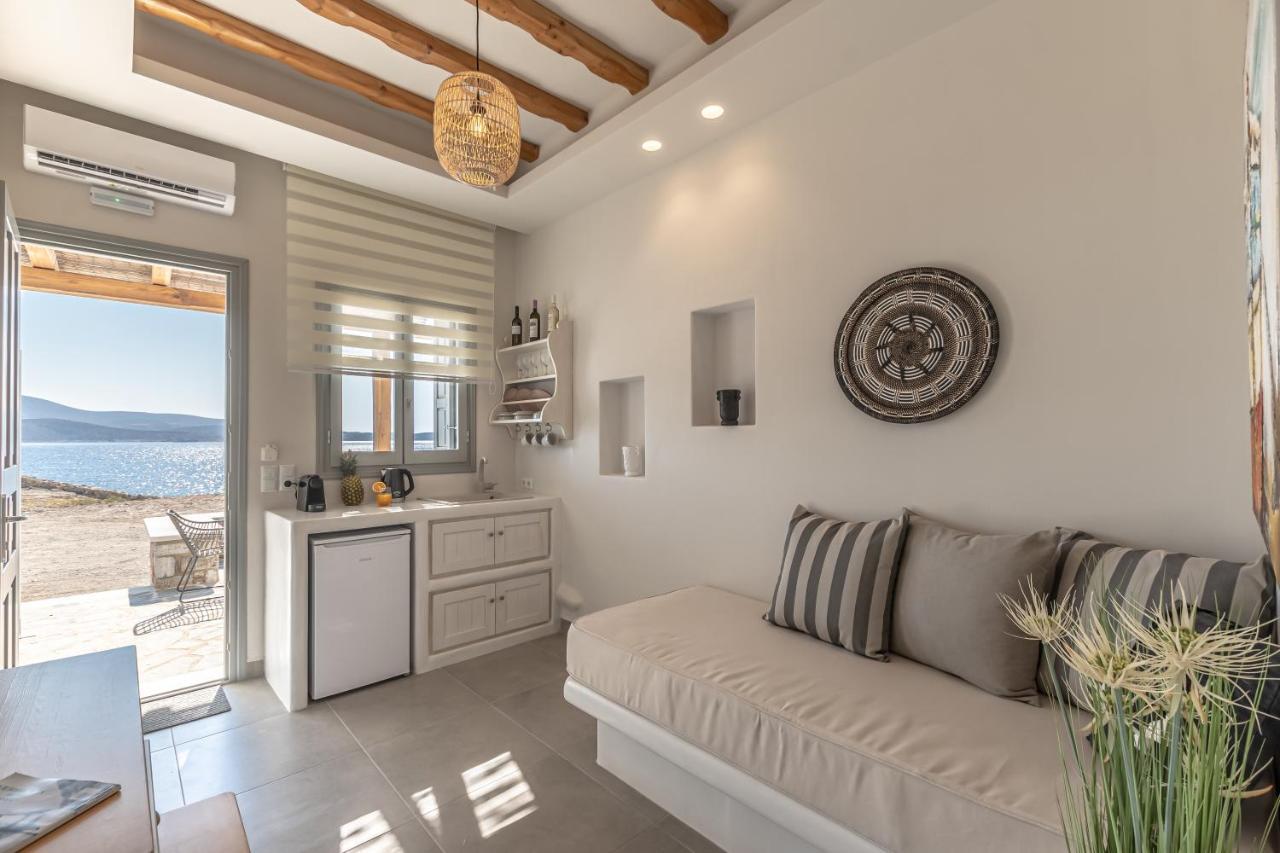 Porto Dema Luxury Suites Schoinoussa Esterno foto