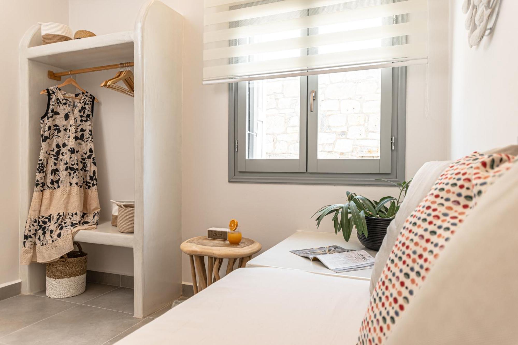 Porto Dema Luxury Suites Schoinoussa Esterno foto