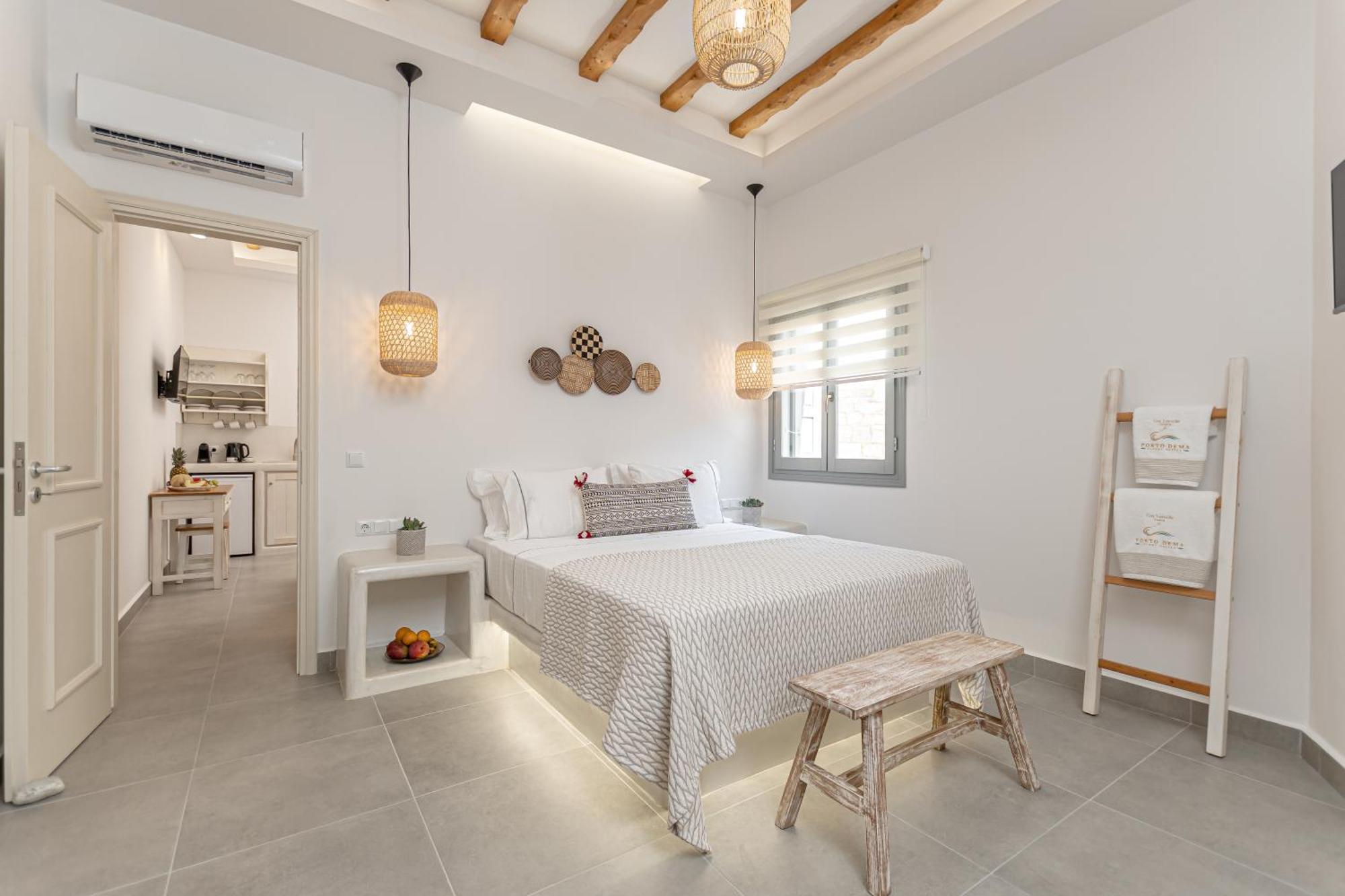 Porto Dema Luxury Suites Schoinoussa Esterno foto