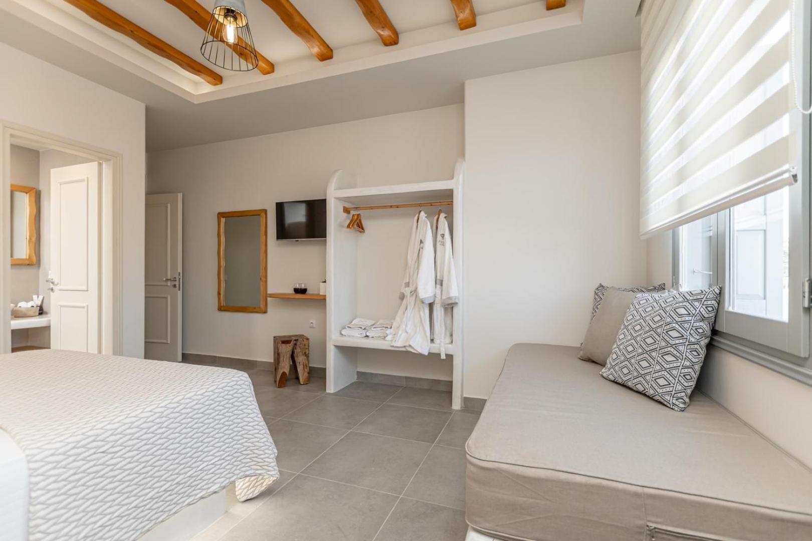 Porto Dema Luxury Suites Schoinoussa Esterno foto