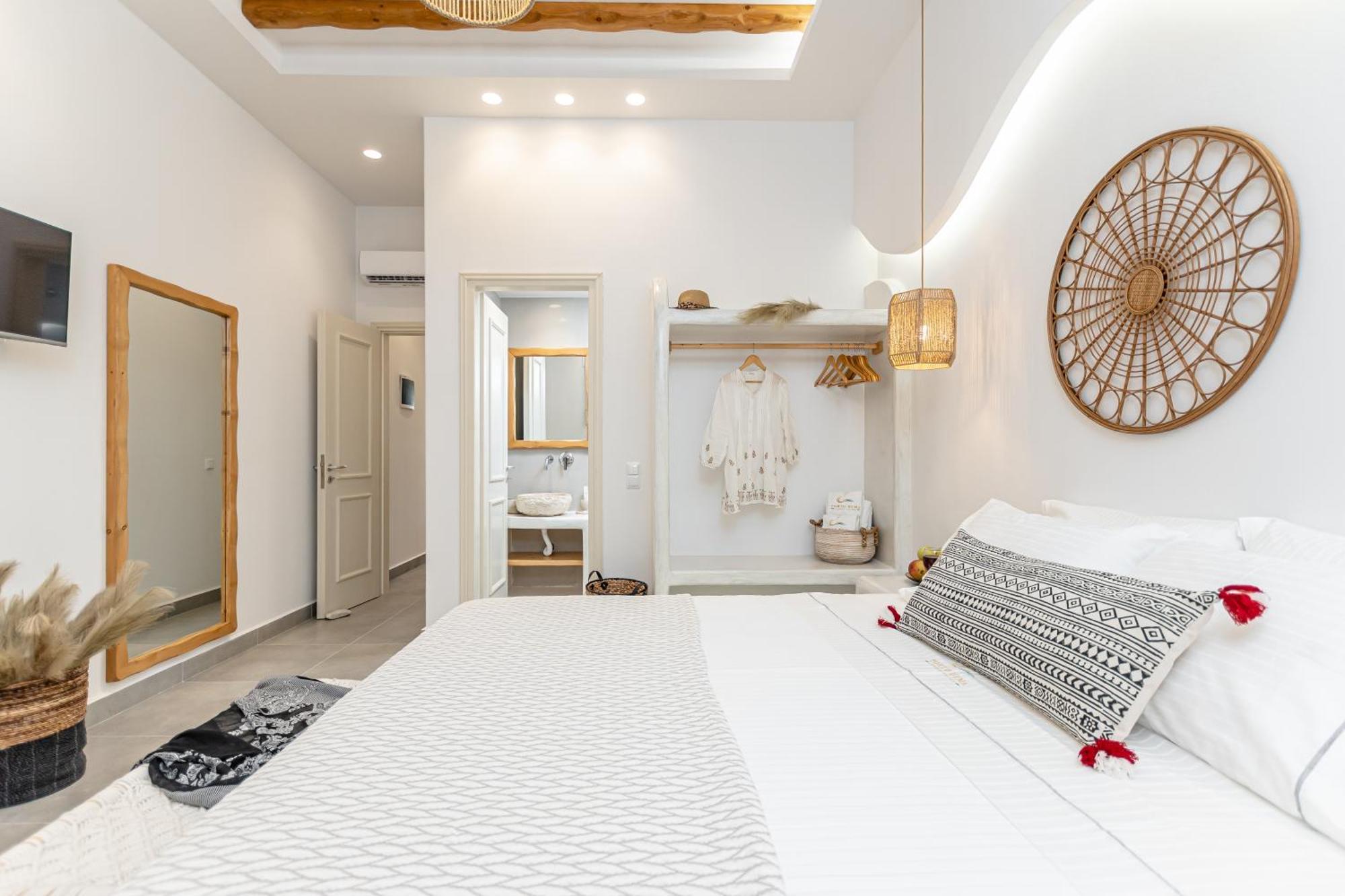 Porto Dema Luxury Suites Schoinoussa Esterno foto