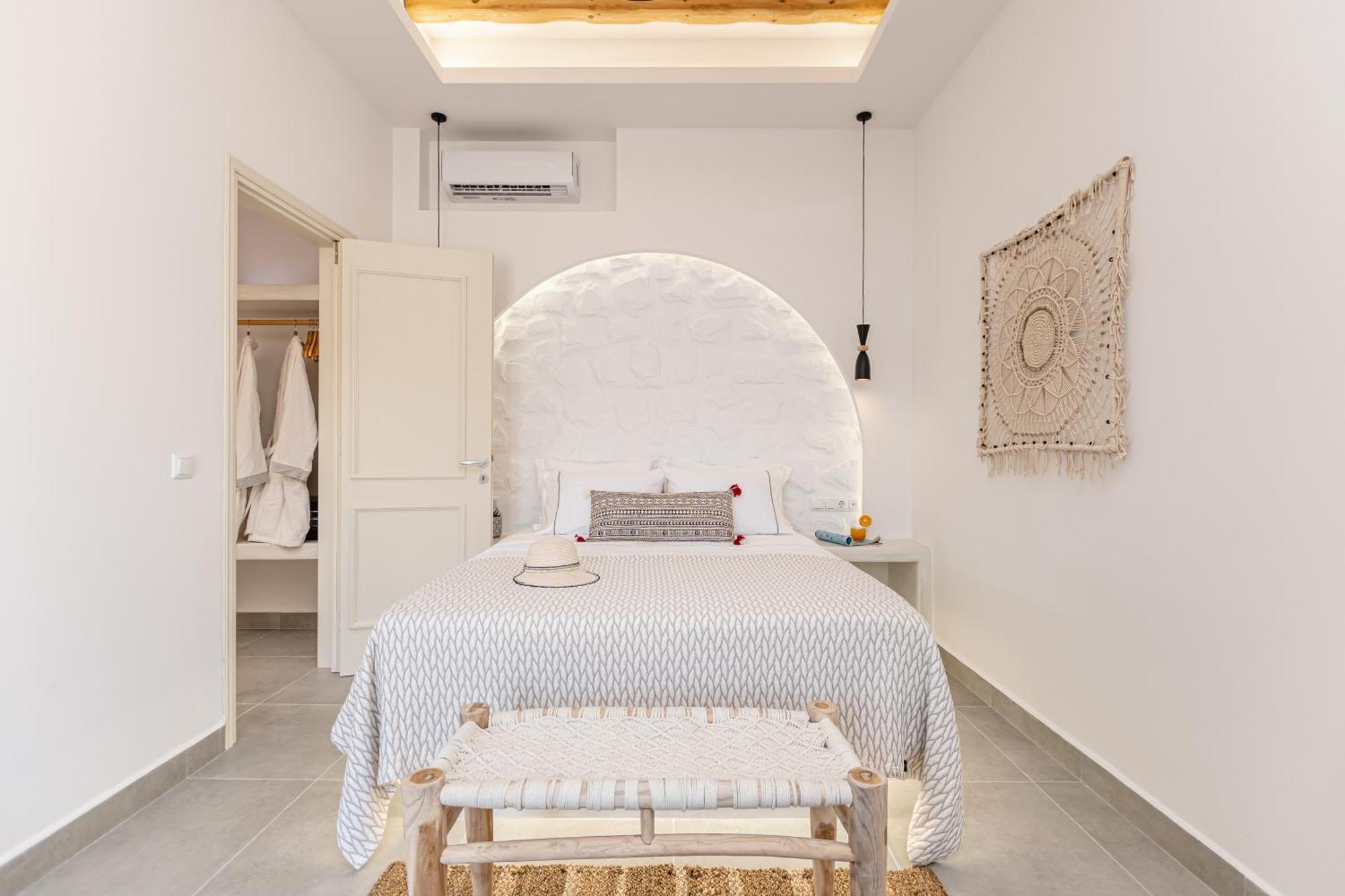 Porto Dema Luxury Suites Schoinoussa Esterno foto