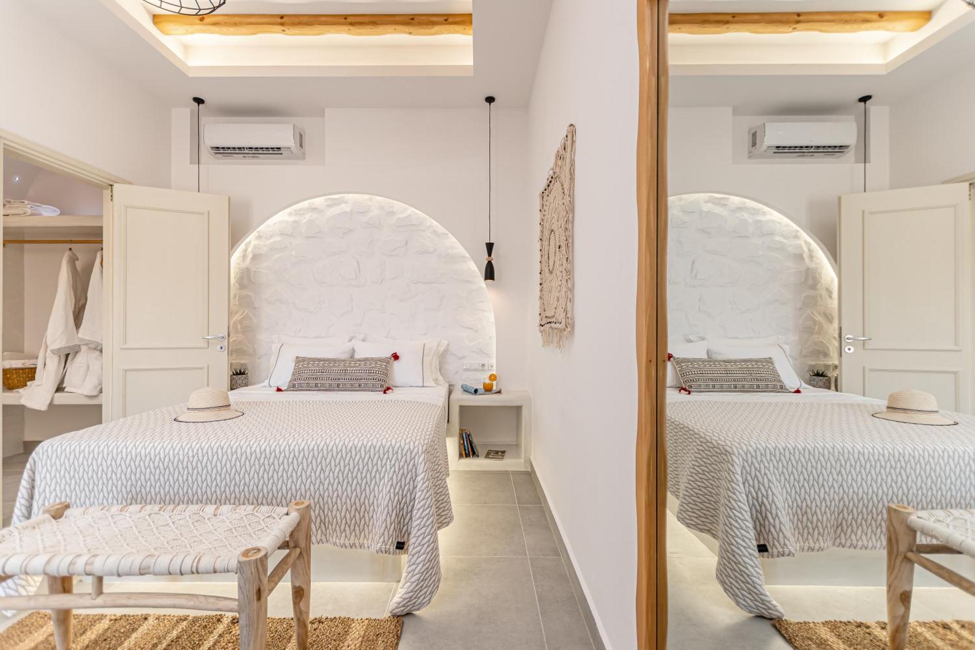 Porto Dema Luxury Suites Schoinoussa Esterno foto