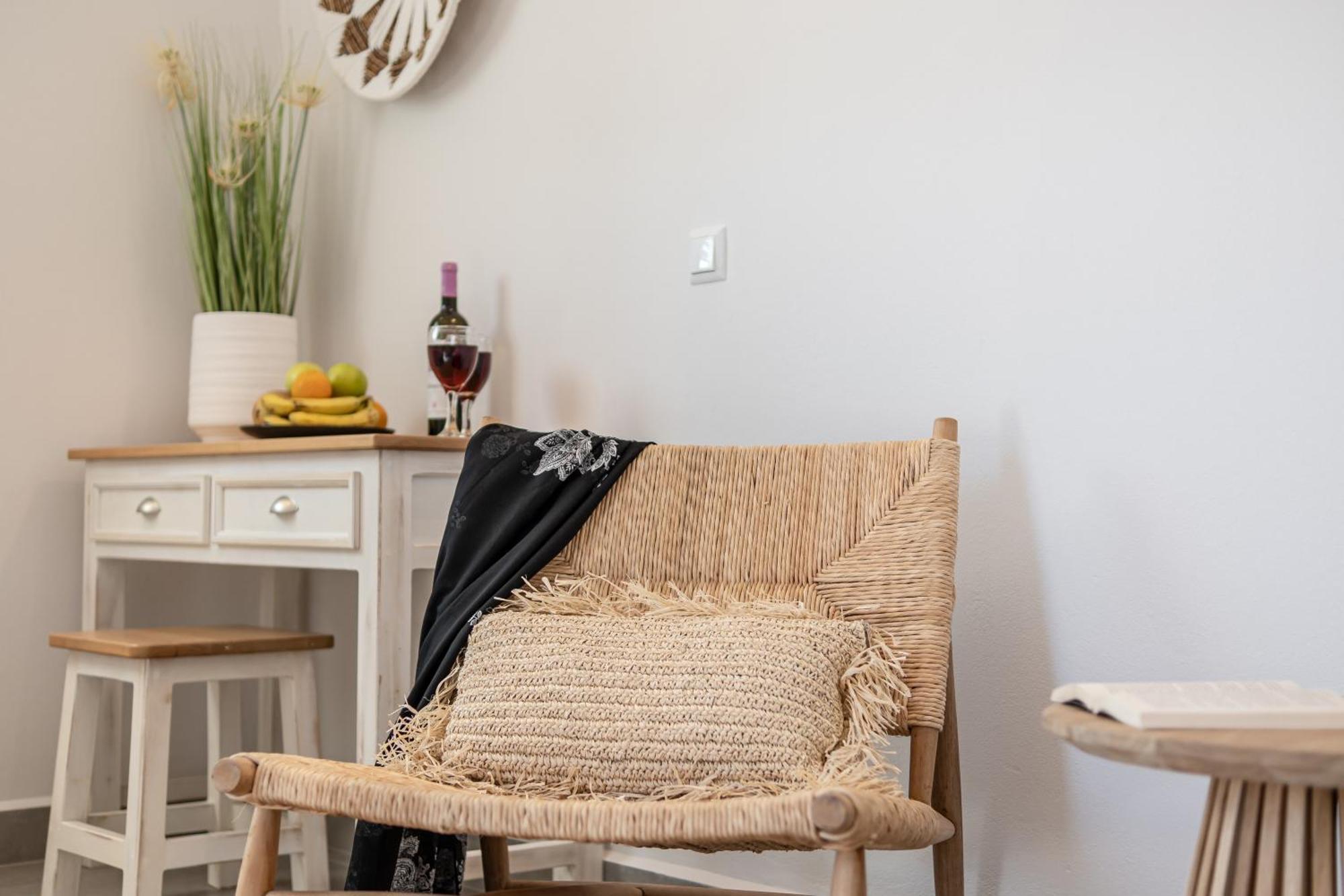 Porto Dema Luxury Suites Schoinoussa Esterno foto