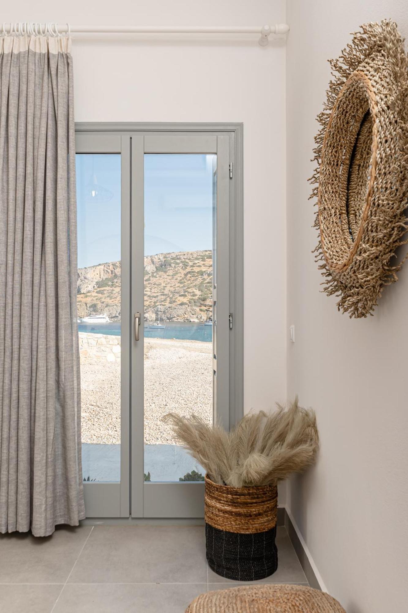 Porto Dema Luxury Suites Schoinoussa Esterno foto