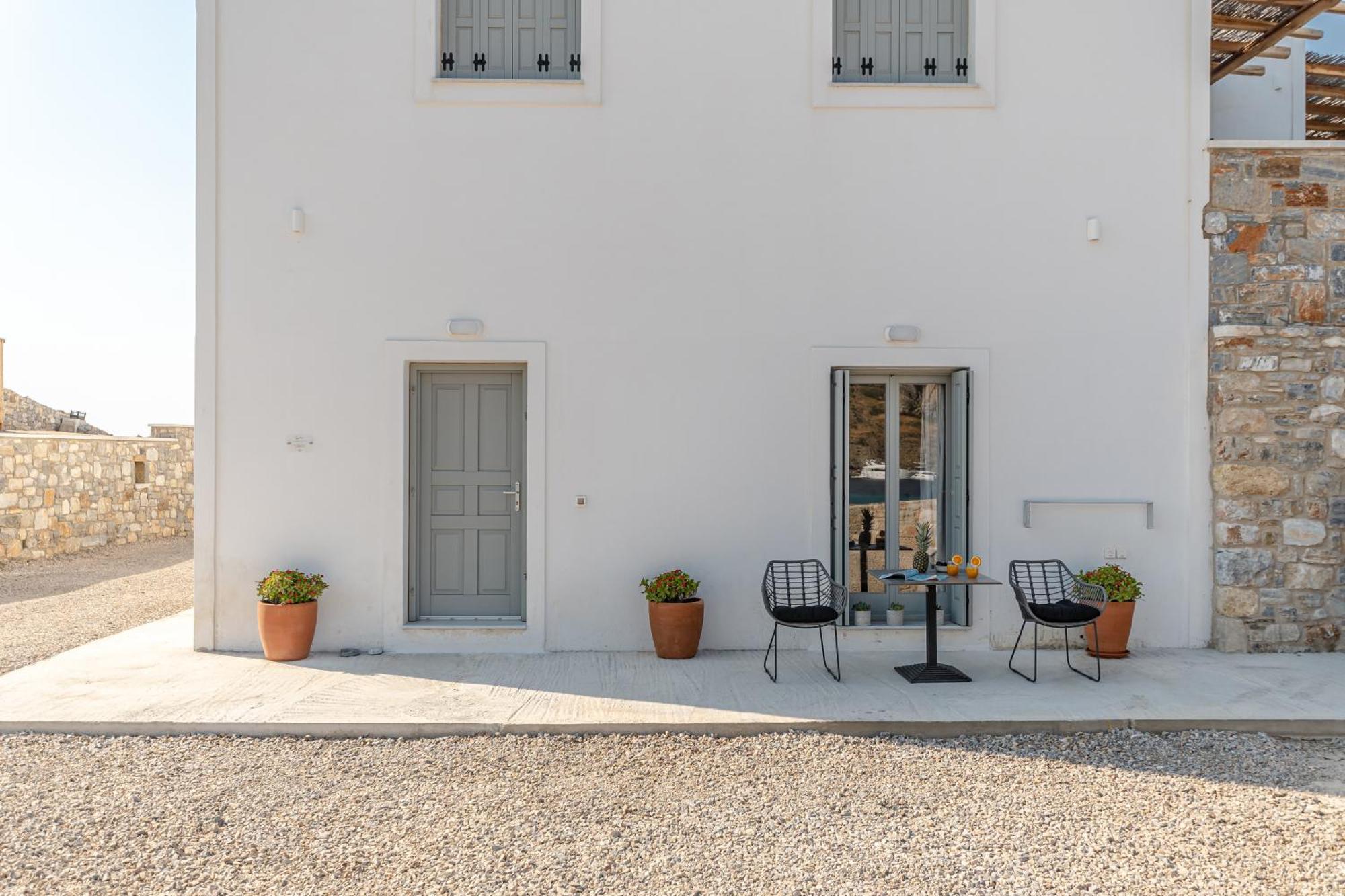Porto Dema Luxury Suites Schoinoussa Esterno foto