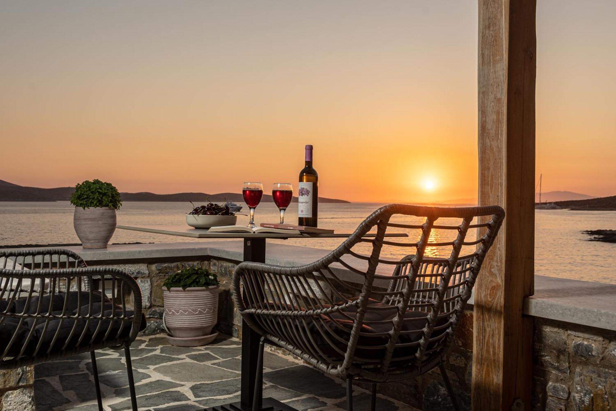 Porto Dema Luxury Suites Schoinoussa Esterno foto