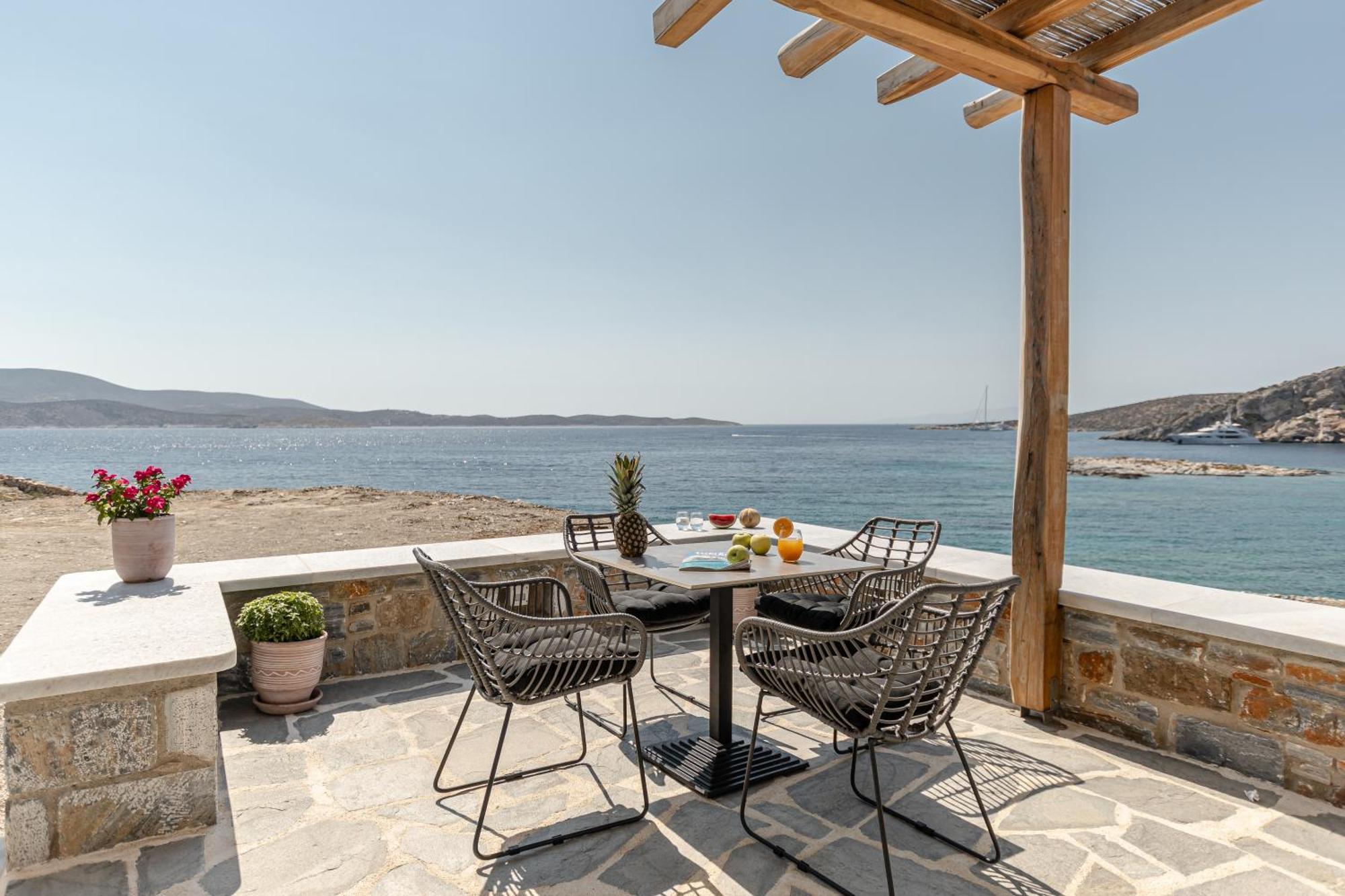Porto Dema Luxury Suites Schoinoussa Esterno foto