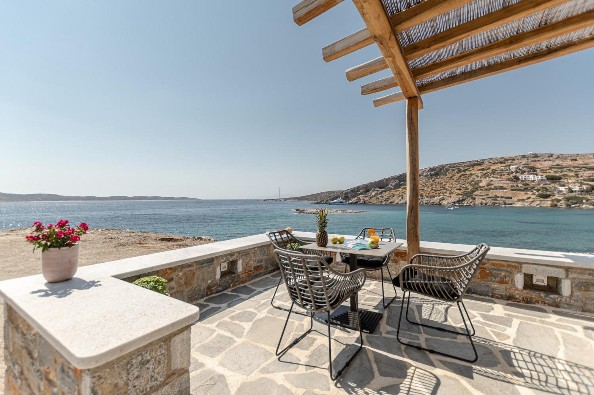 Porto Dema Luxury Suites Schoinoussa Esterno foto